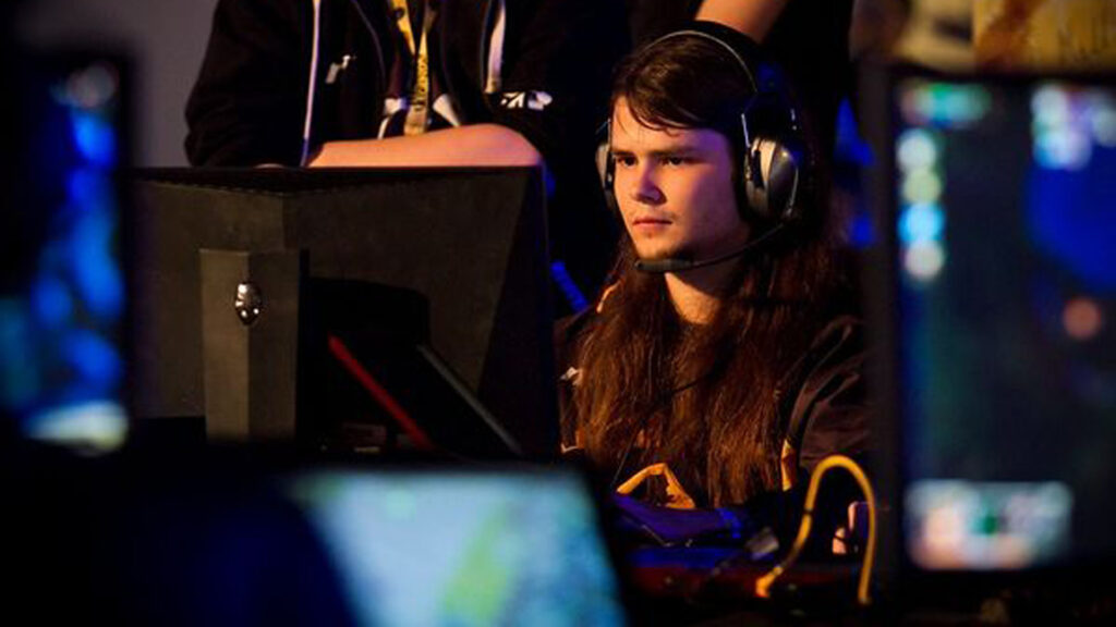 Shushei competing during the League of Legends World Championship, celebrating esports history